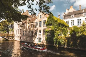 Lovely cottage overlooking canal w/ private garden - Image 3