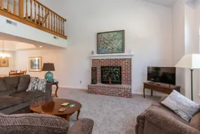 Spacious home 20 min from downtown. - Image 4