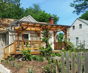 Central 3 Bed Pet-friendly Fully Fenced Backyard - Image 3