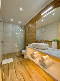 Elia Room & Garden - Image 3