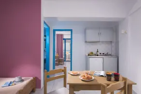 Spacious One Bedroom Apt With Lovely Mountain View - Image 5