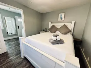 #1 Downtown Apartment with Free Parking - Image 3