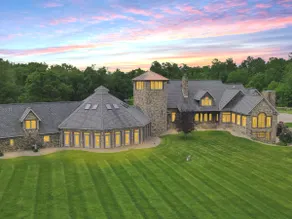 Grace and Grandeur: The Stables Estate - Image 3