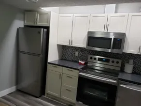 Yewande and Steve’s Place; Fully Furnished Suite - Image 2
