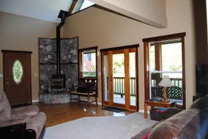 Welcome to the Elk House! 4 Private Acres/Close to Hiking and Lake Quinault! - Image 4