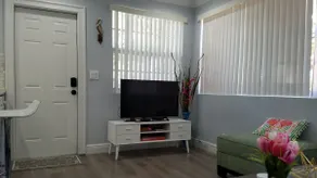Sam's Place in Historic Hollywood FL 10 min to beach. High quality finishes. - Image 3