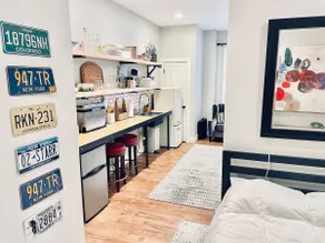 Easy In, Easy Out - Eclectic studio for two! - Image 4