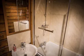 Romantic Log Cabin - Image 5