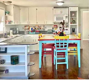 The Cottages on Carbon Avenue: Colorful and Fun - Image 4
