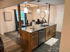 Aviation House | Sleeps 6 |Steps from Osage Park - Image 5
