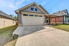 Modern 4BR in Royal Hills · Sleeps 10 - Image 3
