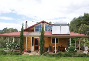 Myrtle Cottage - A quaint mudbrick home - Image 2