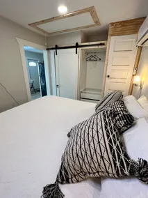 Rick’s Off the Bricks- Guest House w King Bed - Image 2