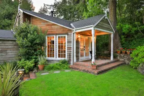 Sooke Cedar House - Aletheia Suite - Image 2