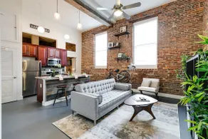 Cozy renovated apt walking to Main St Station &MCV - Image 3