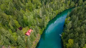 Idyllic River Cabin Getaway - Image 3