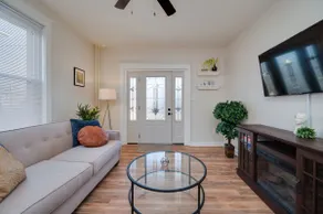 The Garden Spot Monstera Suite Free parking - Image 3