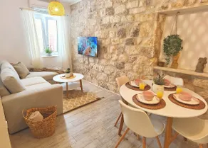 Riva Hideaway Apartment - Image 3