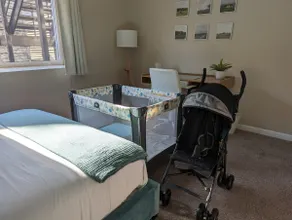 Cozy/Spacious WFH Family Friendly w Permit Parking - Image 3