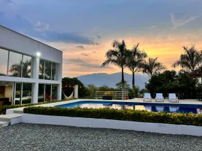 Modern property/tennis court/AC/BBQ/games - Image 4
