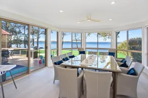 Adrift Retreat - St Georges Basin Waterfront Home - Image 3