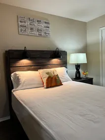 Beautiful spacious apartment with free parking. - Image 3
