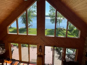 Smukke Four Season Northern Wisconsin Lakeshore Chalet - Image 3