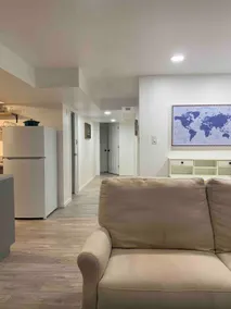 Bright, open, modern 3 bedroom 6 person suite. - Image 3