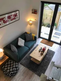 The Annexe: Village centre flat with parking - Image 3