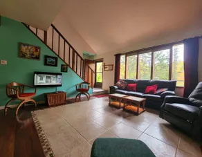 3+Bedroom short walk to Hilltop Ski Resort/Trails - Image 4