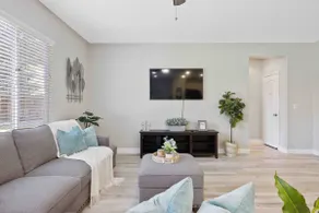 3 BR Visalia Home - Great Neighborhood - fast WiFi - Image 2