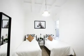 The Highberry - CBD Harbour View Escape (2BR Apt) - Image 2
