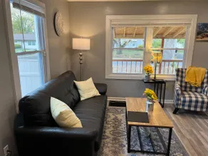 Charming 3BR Cape Cod with Free Off-Street Parking - Image 4