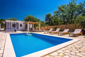 Nice house for 8 with pool and Jacuzzi - Image 5