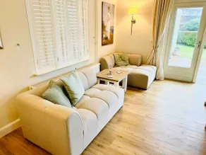 Summer House, Bright and Fresh - Image 4