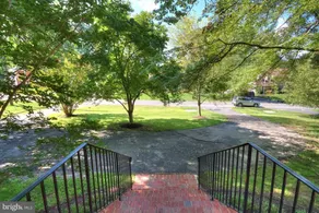 Very Nice Single Family Home Next to George Mason - Image 3