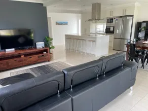 Ruby Tuesday - Little Beach House - Image 4