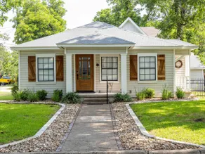 Townes Square-walking distance to everything - Image 5