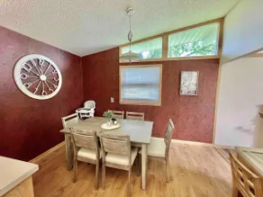 Sunflower Retreat - Image 4