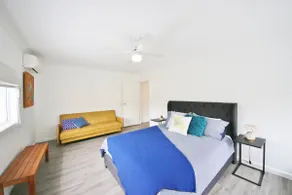Central CBD Large Apartment - Image 5