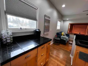 Charming cute house 8 mins from airport! - Image 5