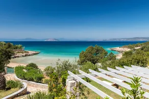 Electra Beachfront Villa - Image 2