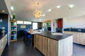 Architect-designed house with panoramic view - Image 5