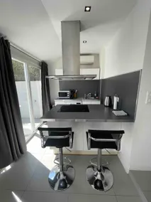 Studio Victoria-1 modern near downtown - Image 4