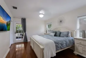 Charming Beach Cottage - Image 3