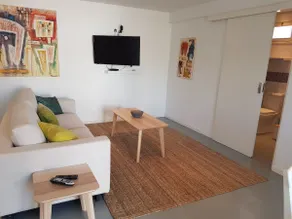 A Modern & tastefully decorated Studio - Image 5