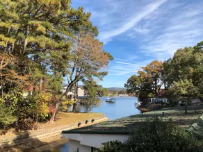 Ny! Hyggeligt sommerhus m / dæk med udsigt over Lake Hamilton - Image 3