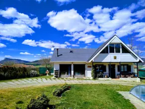 Canadian-style wooden chalet in the Alavan mountains - Image 2