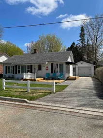 Beachwood Retreat in BG - Image 5