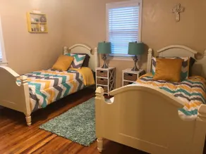 Cozy retreat on Walnut Street/no cleaning fee - Image 4